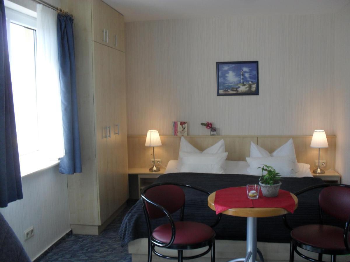 Hotel-Pension Zur Mole วีคเอาฟ์รือเกน ภายนอก รูปภาพ