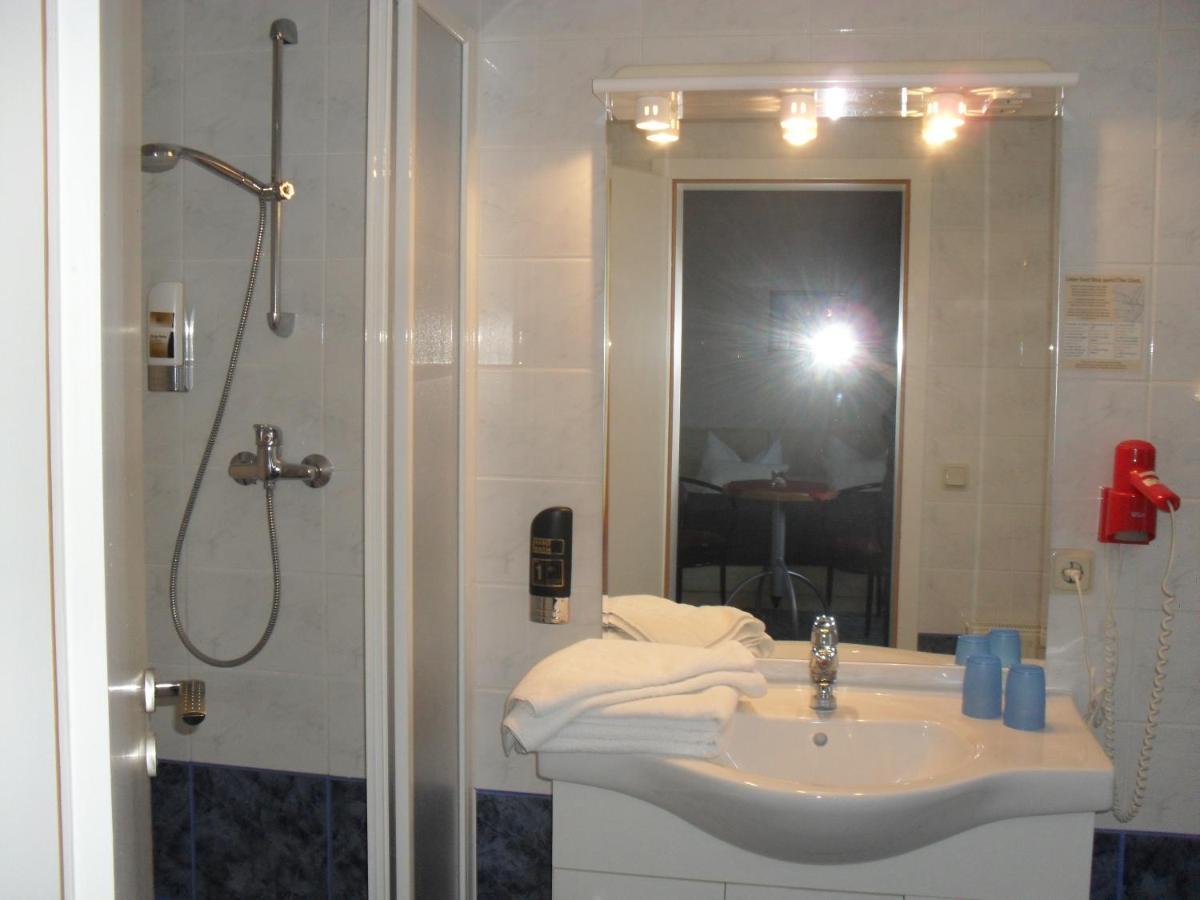 Hotel-Pension Zur Mole วีคเอาฟ์รือเกน ภายนอก รูปภาพ