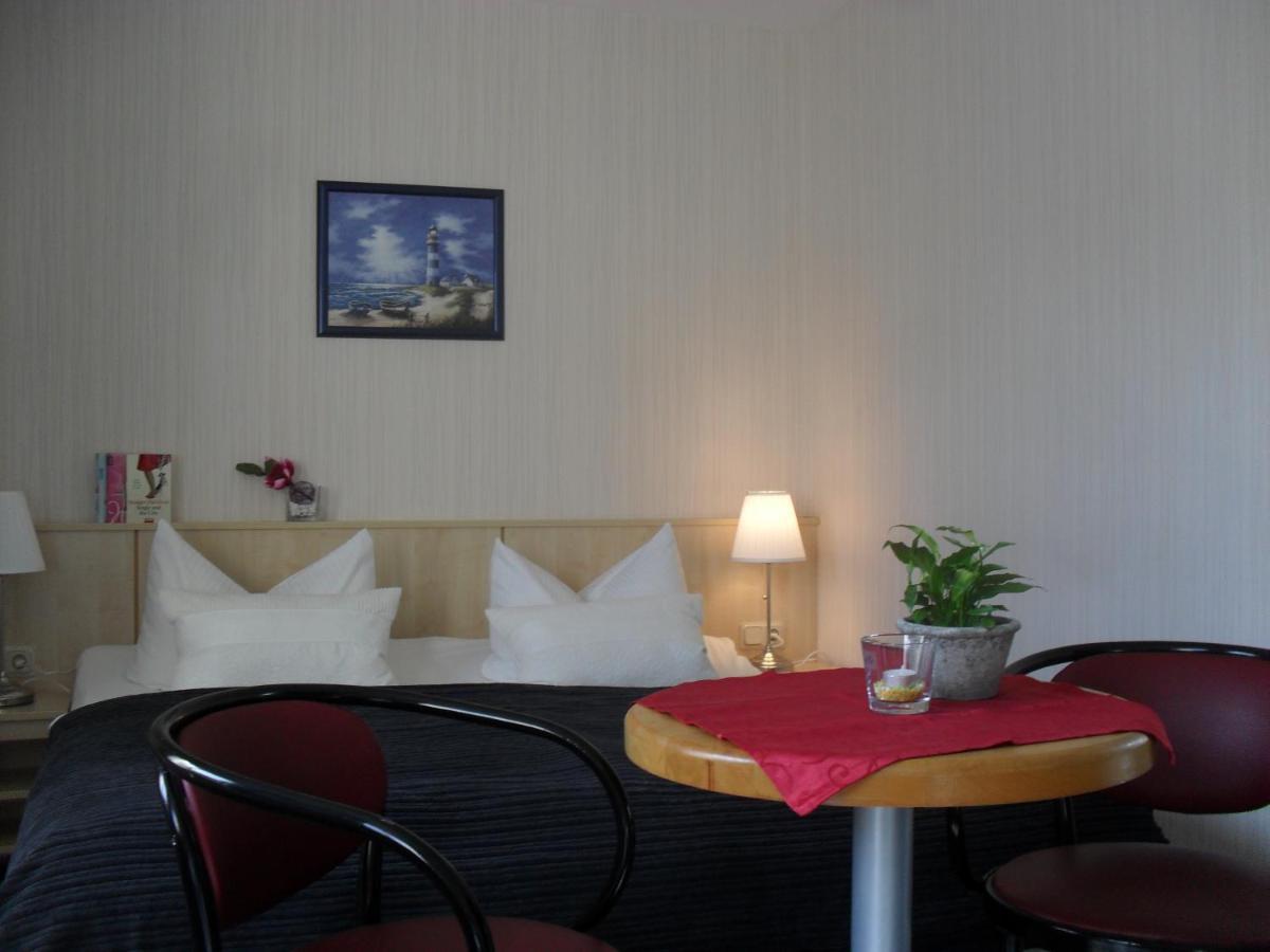 Hotel-Pension Zur Mole วีคเอาฟ์รือเกน ภายนอก รูปภาพ