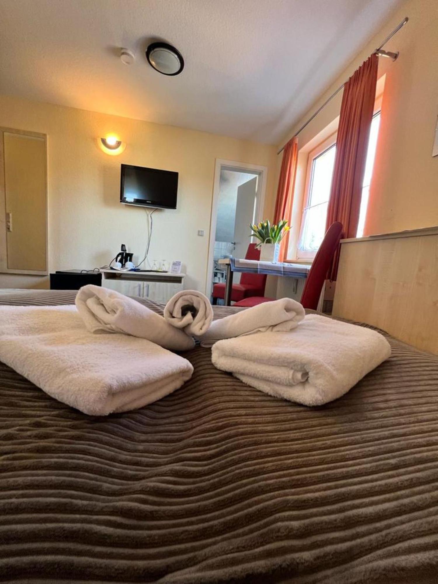 Hotel-Pension Zur Mole วีคเอาฟ์รือเกน ภายนอก รูปภาพ