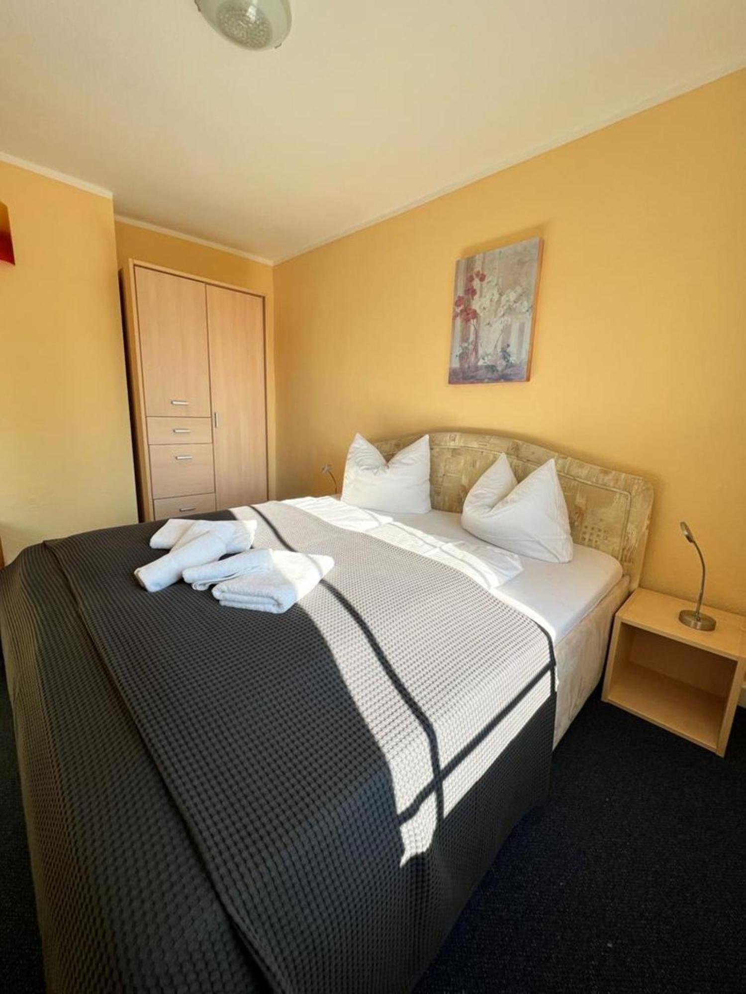 Hotel-Pension Zur Mole วีคเอาฟ์รือเกน ภายนอก รูปภาพ