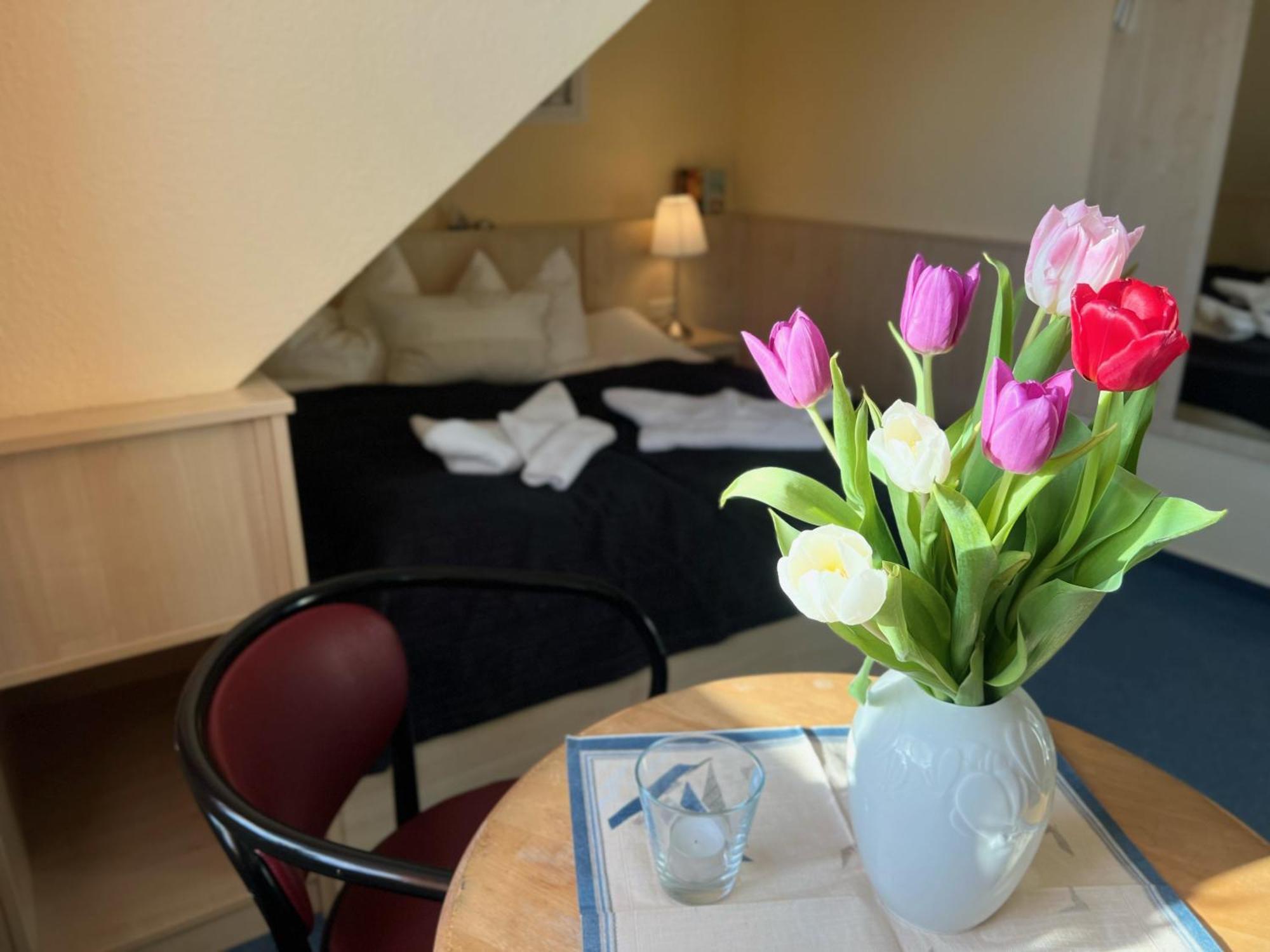 Hotel-Pension Zur Mole วีคเอาฟ์รือเกน ภายนอก รูปภาพ