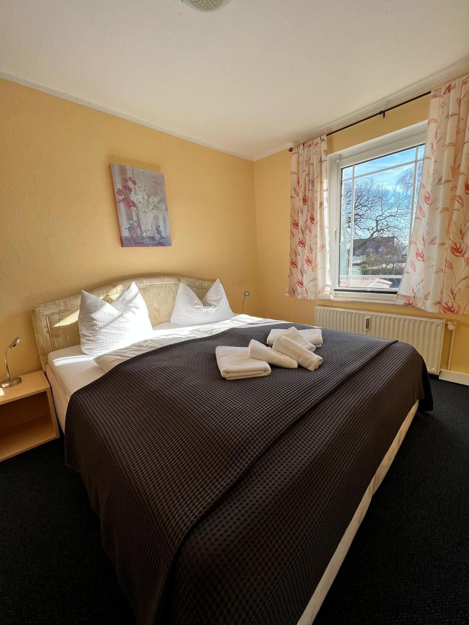 Hotel-Pension Zur Mole วีคเอาฟ์รือเกน ภายนอก รูปภาพ
